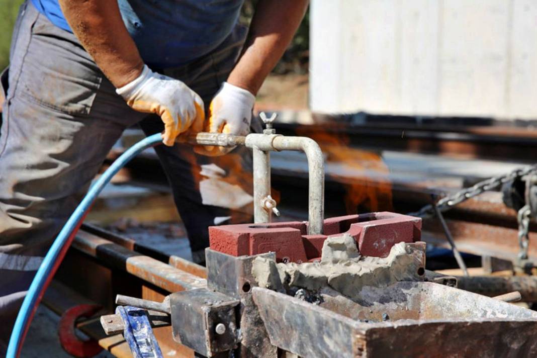 Raylar döşendi, elektrikler verildi: İşte yeni tramvay hattı! 12